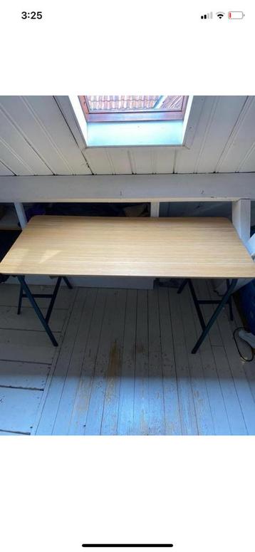 IKEA bureau met schragen beschikbaar voor biedingen
