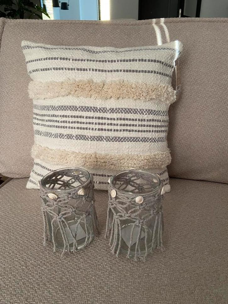 Nieuw kussen en 2 macrame theelichthouders windlichtjes, Huis en Inrichting, Woonaccessoires | Kussens, Nieuw, Ophalen