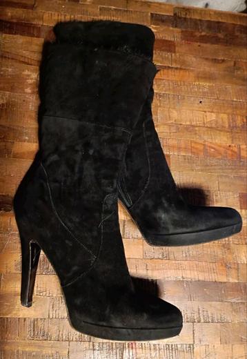 Suede Laarsjes Maat 43 beschikbaar voor biedingen