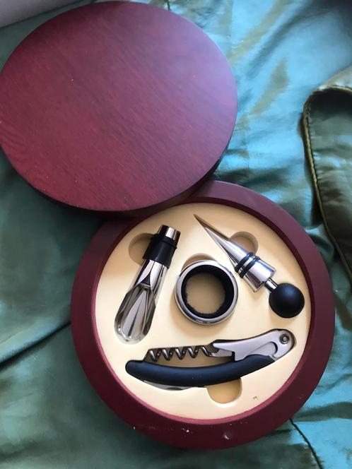 Mooie set in houten doos, Verzamelen, Wijnen, Zo goed als nieuw, Overige typen, Overige gebieden, Ophalen of Verzenden