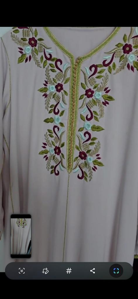 Elegante Djellaba met Borduurwerk, Kleding | Dames, Jurken, Nieuw, Maat 38/40 (M), Beige, Onder de knie, Ophalen of Verzenden