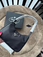 Prada tas nieuw, Sieraden, Tassen en Uiterlijk, Tassen | Schoudertassen, Ophalen of Verzenden, Nieuw, Zwart