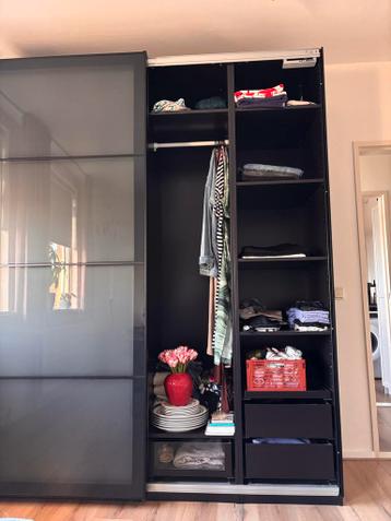 IKEA PAX kledingkast met schuifdeuren, zeer netjes - afbeelding 2