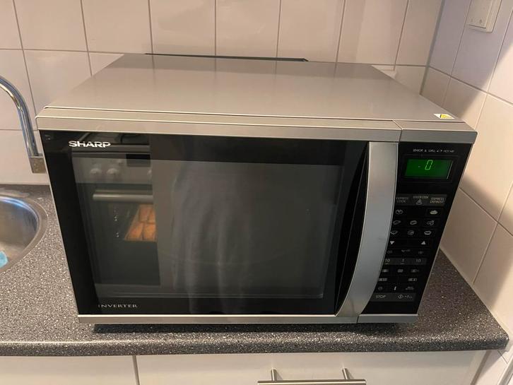 Sharp Combimagnetron - Zo goed als nieuw!, Witgoed en Apparatuur, Magnetrons, Zo goed als nieuw, Vrijstaand, Combimagnetron, 45 tot 60 cm