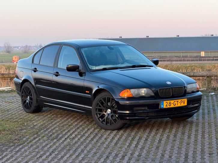 BMW 3-Serie 1.9 I 77KW 316 2001 Zwart, Auto's, BMW, Particulier, 3-Serie, Benzine, C, Sedan, Handgeschakeld, Origineel Nederlands