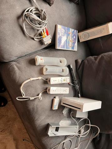 Nintendo Wii met 2 controllers + Wii Sports Resort beschikbaar voor biedingen
