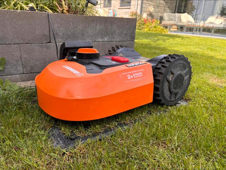 Worx Robotmaaier M500, Tuin en Terras, Robotmaaiers, Zo goed als nieuw, Minder dan 20 cm, Met regensensor, Bestuurbaar via app
