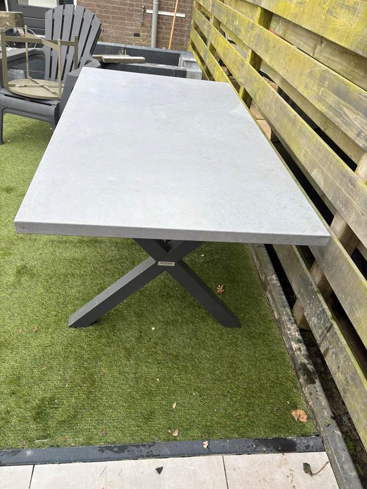 Betonlook tuintafel - Stijlvol en modern!, Tuin en Terras, Tuintafels, Zo goed als nieuw, Rechthoekig, Overige materialen, Ophalen