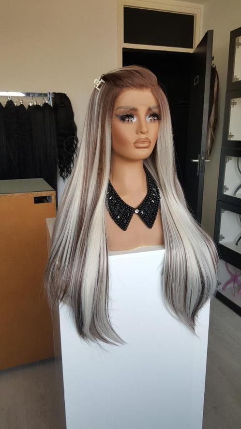 Luxe Lace Pruik: Bruin & Blond gemengd, stijl, 75cm, Sieraden, Tassen en Uiterlijk, Uiterlijk | Haarverzorging, Nieuw, Pruik of Haarverlenging