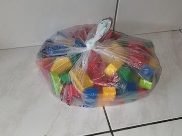 Duplo set met 100 stenen  beschikbaar voor biedingen