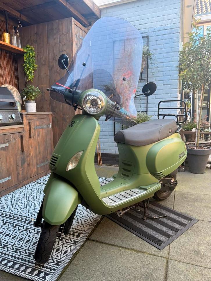 Agm vx50, Fietsen en Brommers, Snorfietsen en Snorscooters, Zo goed als nieuw, Overige merken, Benzine, Ophalen