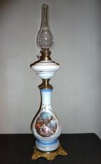 Oude franse olielamp opaline glas met afbeelding, Antiek en Kunst, Ophalen