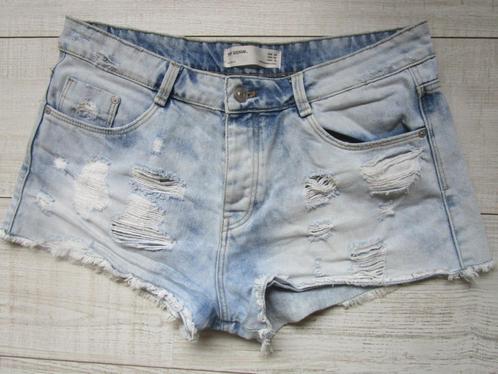 Korte spijkerbroek TRF/ ZARA mt 38/40  lichtblauw, Kleding | Dames, Spijkerbroeken en Jeans, Zo goed als nieuw, W30 - W32 (confectie 38/40)