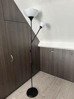 IKEA TÅGARP Staande uplight/leeslamp, zwart/wit, Huis en Inrichting, Lampen | Vloerlampen, Ophalen, Zo goed als nieuw, 150 tot 200 cm