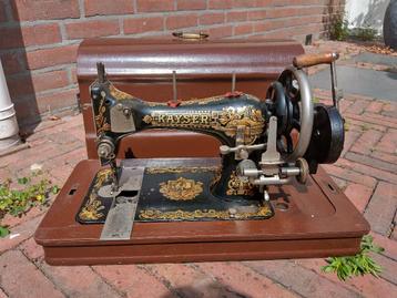 Klassieke hand naaimachine van Kayser beschikbaar voor biedingen
