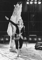 Foto van Ursula Bottcher DDR met haar ijsberendressuur, 1980 tot heden, Foto, Ophalen of Verzenden, Zo goed als nieuw