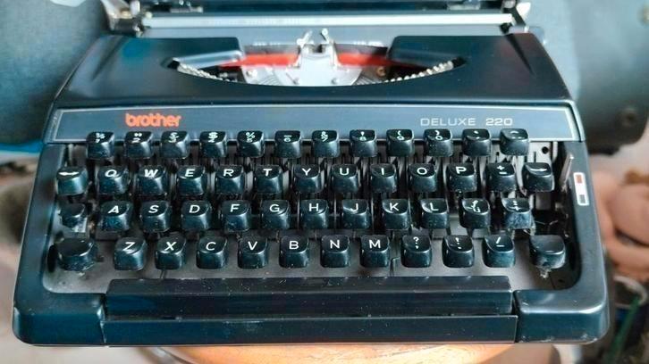 TOPSTAAT Brother Deluxe 220 typemachine - portable - zwart, Diversen, Typemachines, Zo goed als nieuw, Ophalen of Verzenden