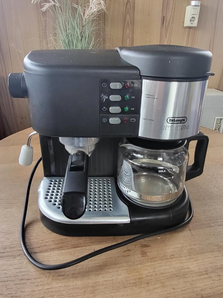 Koffiezetapparaat | DeLonghi | Espresso | Cappuccino, Gebruikt, 10 kopjes of meer, Koffiemachine, Gemalen koffie
