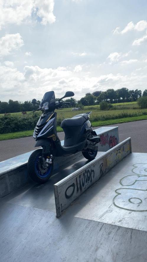 Piaggio zip 150cc brom, Fietsen en Brommers, Scooters | Piaggio, Zo goed als nieuw, Zip, Ophalen