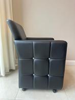 4 zwarte leren eettafelstoelen met wielen. Totaal €100,-, Huis en Inrichting, Stoelen, Ophalen, Zo goed als nieuw, Zwart