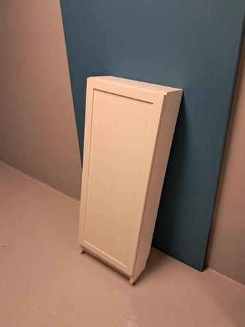 Kastje IKEA mini beschikbaar voor biedingen