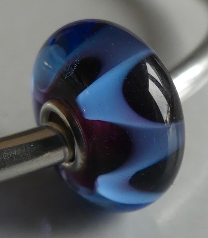 Trollbeads PAARSE GOLF, Sieraden, Tassen en Uiterlijk, Bedels, Zo goed als nieuw, Trollbeads, Glas of Kristal, 1 bedel, Verzenden
