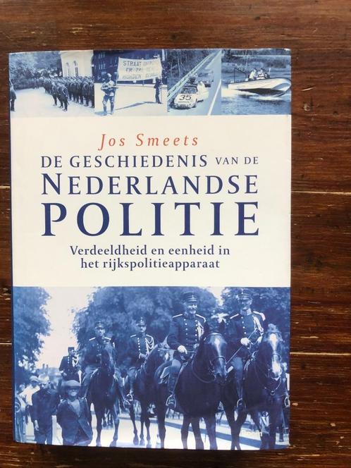De geschiedenis van de Nederlandse Politie Rijkspolitie 2007, Boeken, Geschiedenis | Vaderland, Zo goed als nieuw, 20e eeuw of later