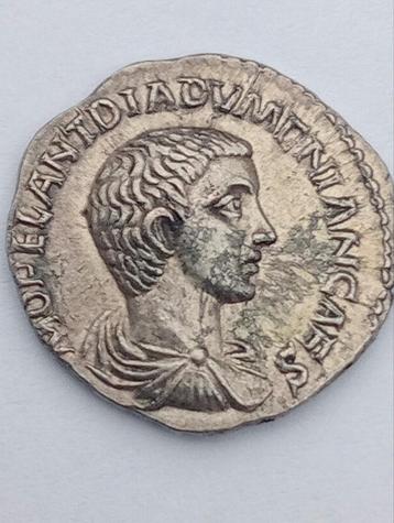 Zeldzame Zilveren Romeinse Munt Diadumenianus beschikbaar voor biedingen