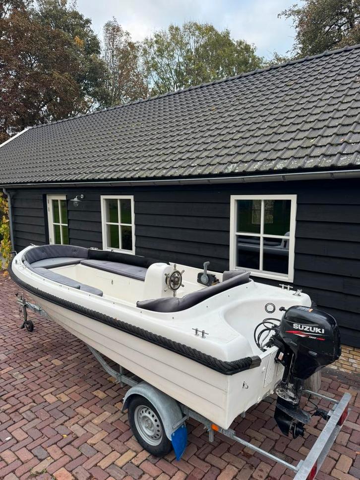 Nette complete sloep 5.10m met suzuki 8pk 4takt en trailer, Watersport en Boten, Sloepen, Zo goed als nieuw, Tot 10 pk, 3 tot 6 meter