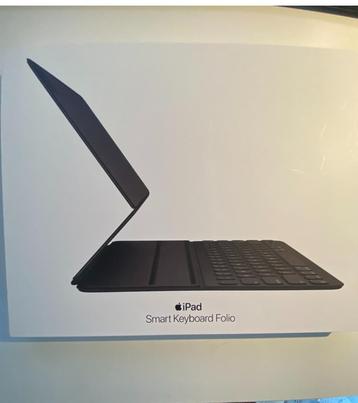 Apple toetsenbord en cover beschikbaar voor biedingen