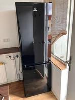 Zwarte Indesit koelkast CB321W (fridge + vriezer), Witgoed en Apparatuur, Koelkasten en IJskasten, Ophalen, Gebruikt, 200 liter of meer