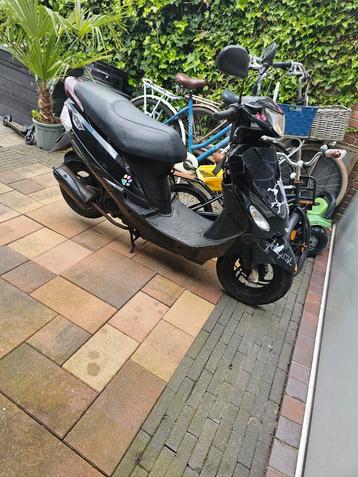 Mooie Peugeot v-clic  beschikbaar voor biedingen
