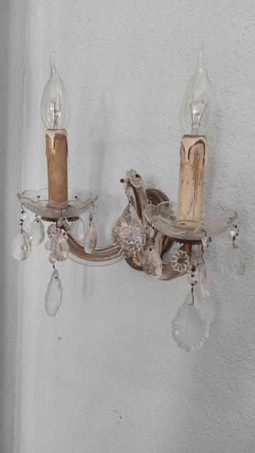 Vintage brocante wandlamp met glazen pegels  beschikbaar voor biedingen