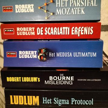 5 Boeken Thrillers Robert Ludlum beschikbaar voor biedingen