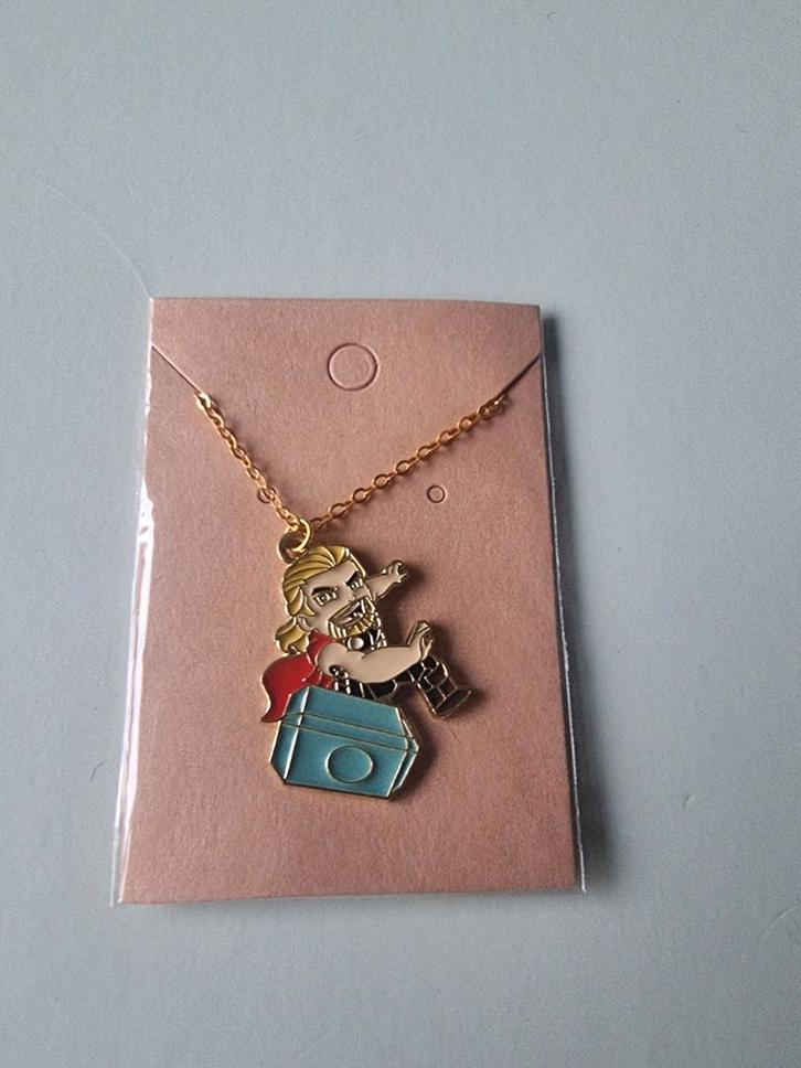 Goudkleurige Marvel Thor Ketting, Sieraden, Tassen en Uiterlijk, Kettingen, Nieuw, Overige materialen, Goud, Met hanger, Ophalen of Verzenden