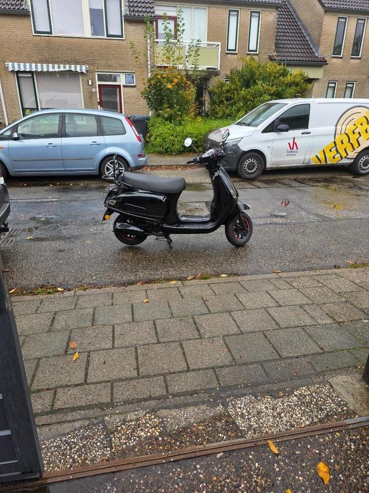 Te koop Killerbee VXL (Vespa look ), Fietsen en Brommers, Scooters | Overige merken, Zo goed als nieuw, Maximaal 45 km/u, Benzine