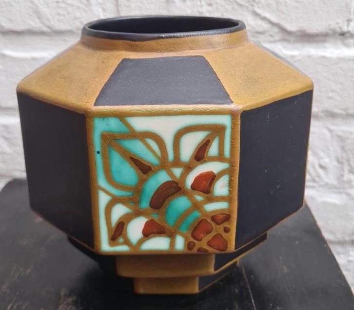 Boch Keramis - Charles Catteau achthoekige vaas, D.1132 C, Antiek en Kunst, Antiek | Vazen, Ophalen of Verzenden