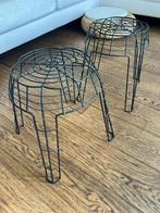Mooie set van 2 vintage draadstaal krukjes design, Huis en Inrichting, Krukjes, Ophalen, Zo goed als nieuw, Staal