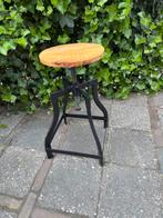 Industrieel krukje - barkruk - hoogte verstelbaar, Gebruikt, 60 tot 90 cm, Ophalen of Verzenden, 1 kruk