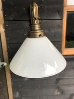 Prachtige Wand of stal lamp met Opaline Kap., Ophalen of Verzenden