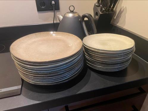 12 dinerborden en 12 ontbijtborden, Huis en Inrichting, Keuken | Servies, Zo goed als nieuw, Bord(en), Overige stijlen, Porselein