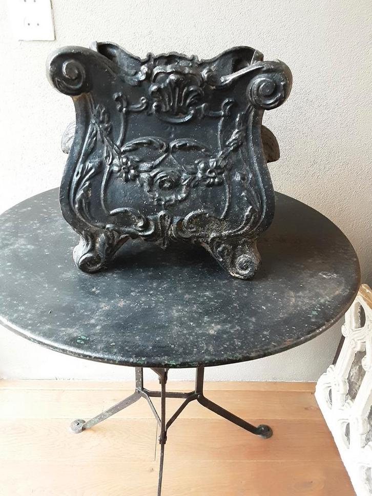 Oude zwarte vierkante jardiniére., Antiek en Kunst, Curiosa en Brocante, Ophalen