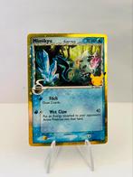 Mimikyu SWSH136 Black star promo Celebrations Pokémon kaart, Hobby en Vrije tijd, Foil, Ophalen of Verzenden, Losse kaart, Zo goed als nieuw