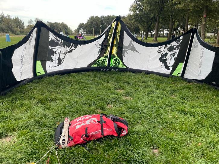 Slingshot Kite 12m - Kite set, Watersport en Boten, Kitesurfen, Gebruikt, Kite, 12 m², Geen board, Ophalen of Verzenden