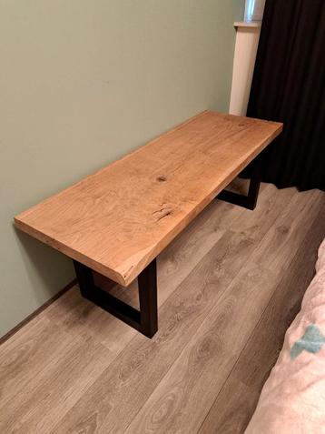 Houten Bankje / Tafel met Metalen Onderstel beschikbaar voor biedingen