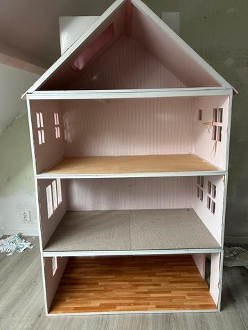 GROOT poppenhuis/ barbiehuis beschikbaar voor biedingen