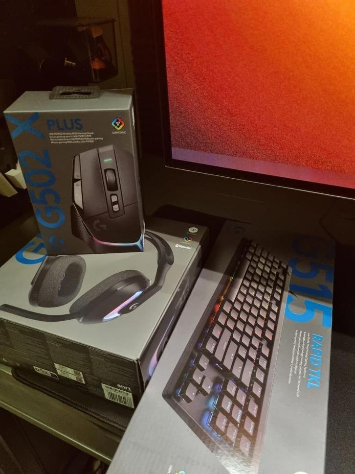 Gloednieuw Logitech headset, muis en toetsenbord, Computers en Software, Toetsenborden, Nieuw, Azerty, Draadloos, Ergonomisch