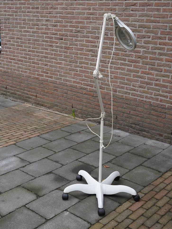 Daylight loeplamp met 5-potig rolstatief, Hobby en Vrije tijd, Vergrootglazen, Loepen en Loeplampen, Gebruikt, Loeplamp, Ophalen