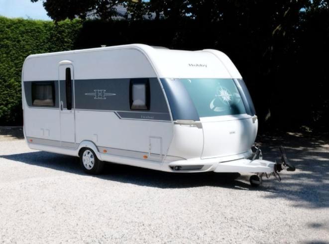 Hobby 460 UFE - incl. Mover, voortent & Airco!, Caravans en Kamperen, Caravans, Particulier, tot en met 4, 1000 - 1250 kg, Rondzit