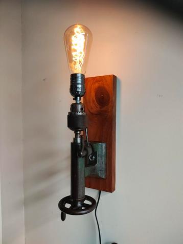Unieke industriële wandlamp, draaibank. beschikbaar voor biedingen